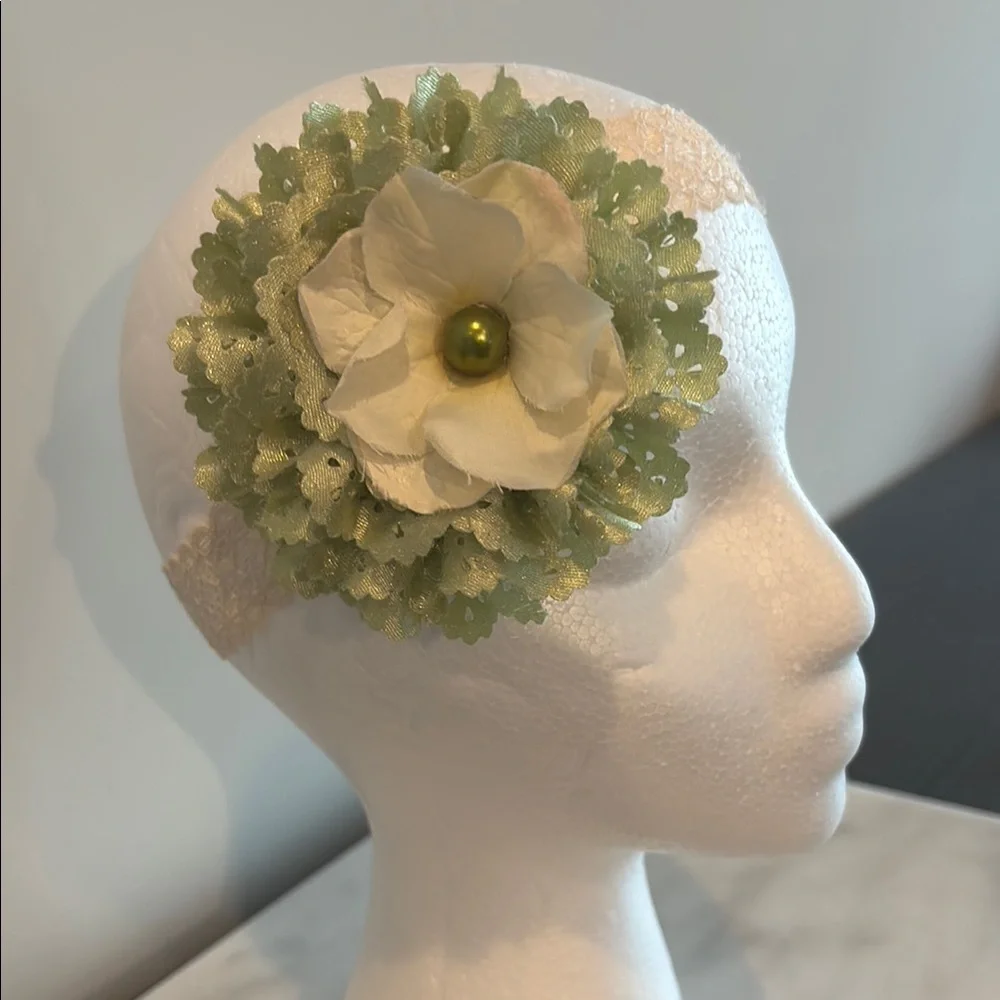 Vintage-Inspired Green and Cream Floral Hair Fascinator